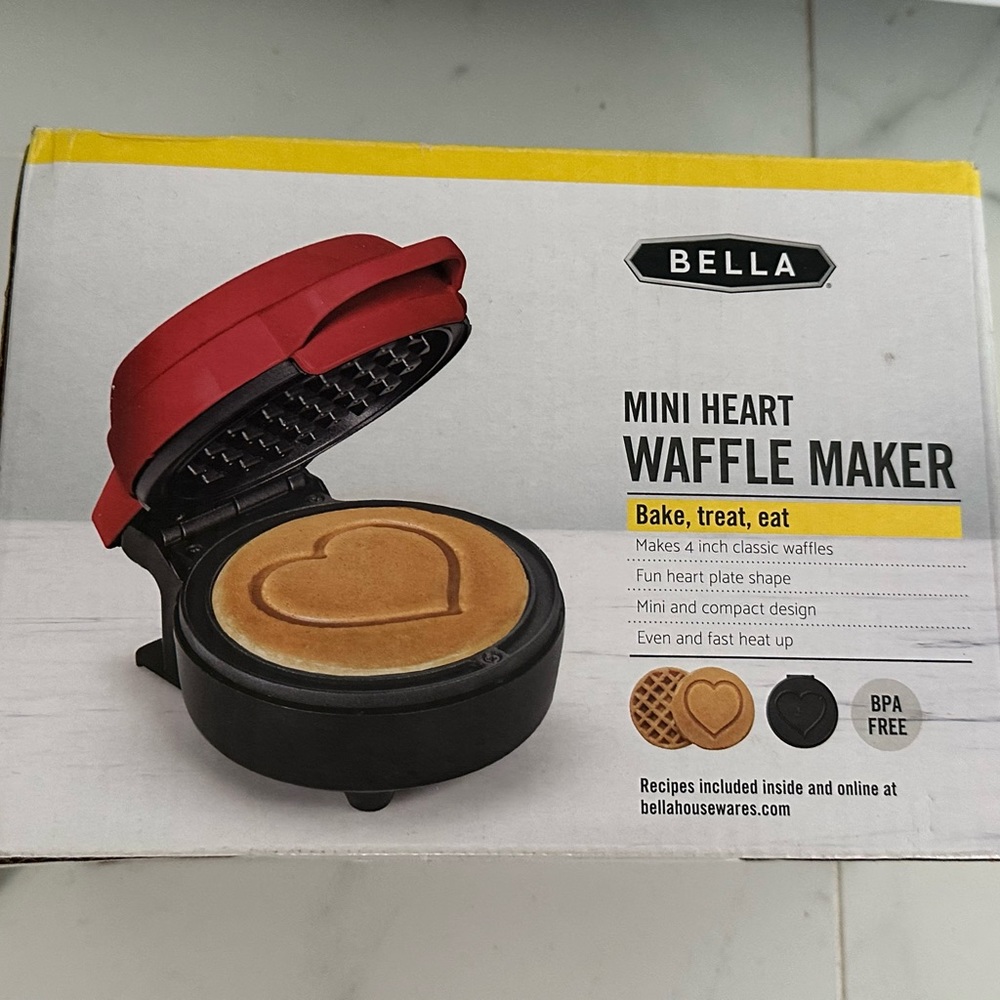 Bella Mini Waffle Maker, Heart Red New Valentine